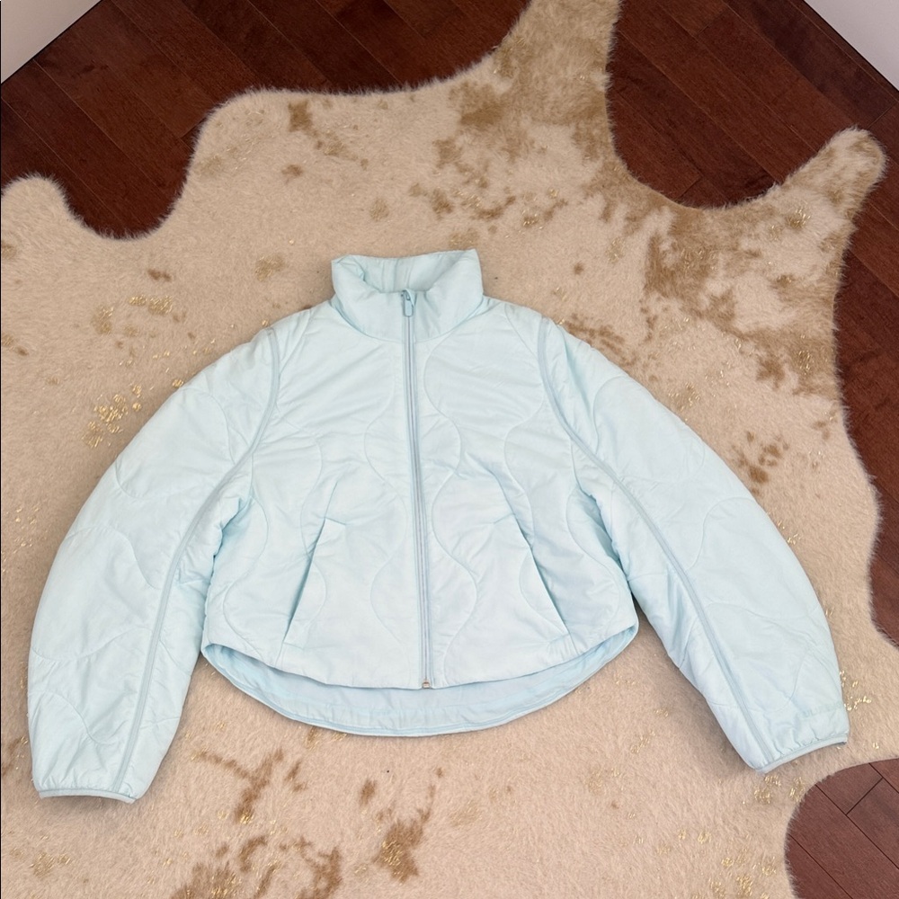 Lululemon Athletica Light Blue cropped light puffer Jacket size 4